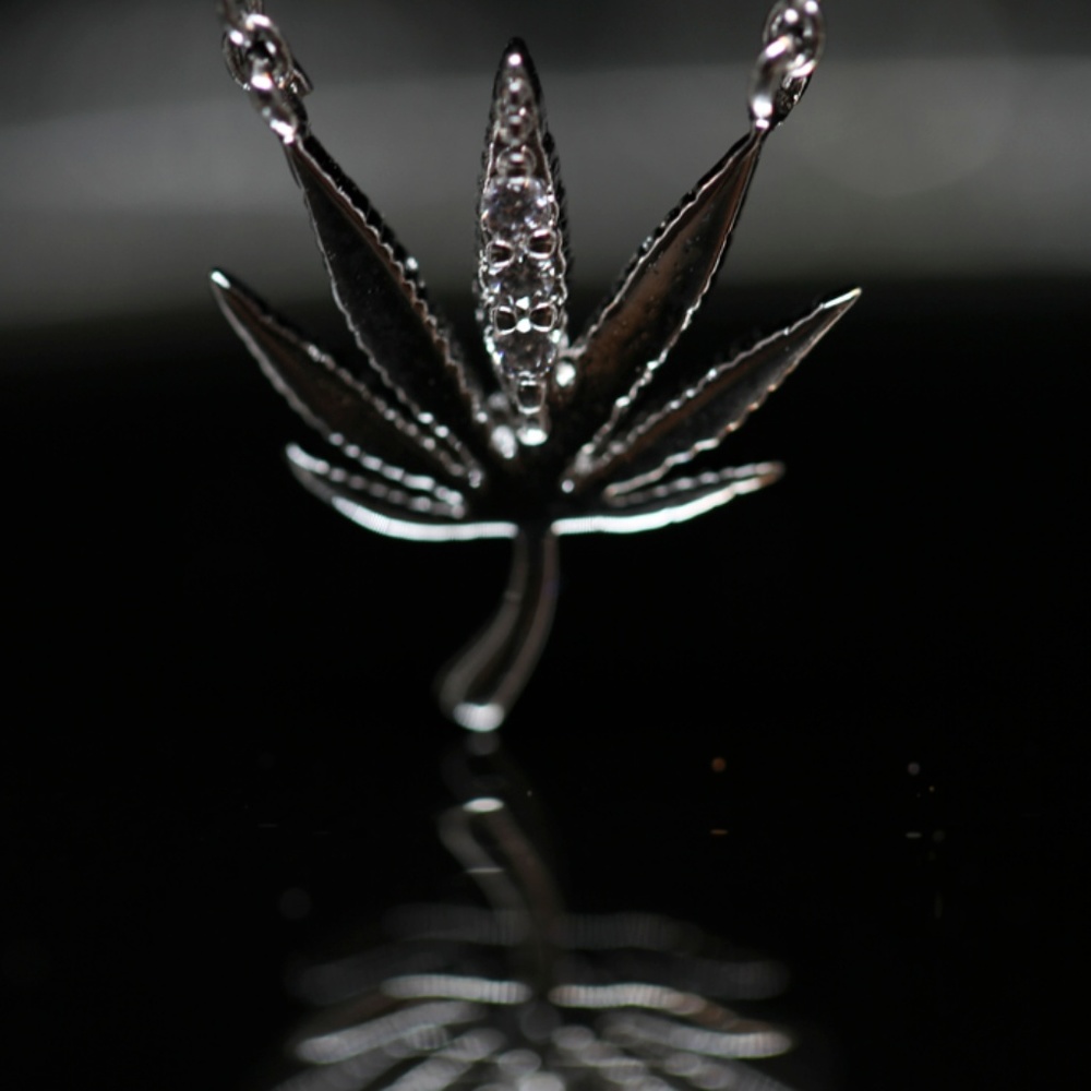 14kt White Gold Dipped Swarovski Cannabis Leaf - Picture 6 of 8